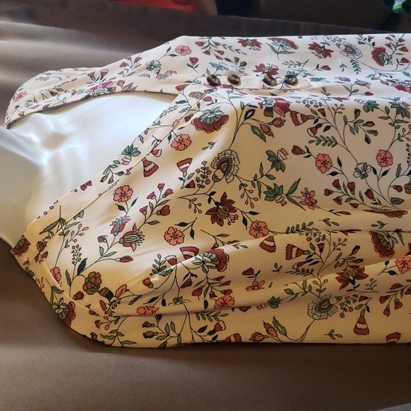 Maurices Cream Floral Print Sheer Blouse Women's Size M - NWT - Picture 2 of 8